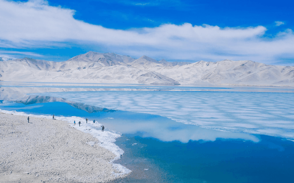 Von Kashgar aus: private Tour zum Karakul-See und zum Weißen Sandsee