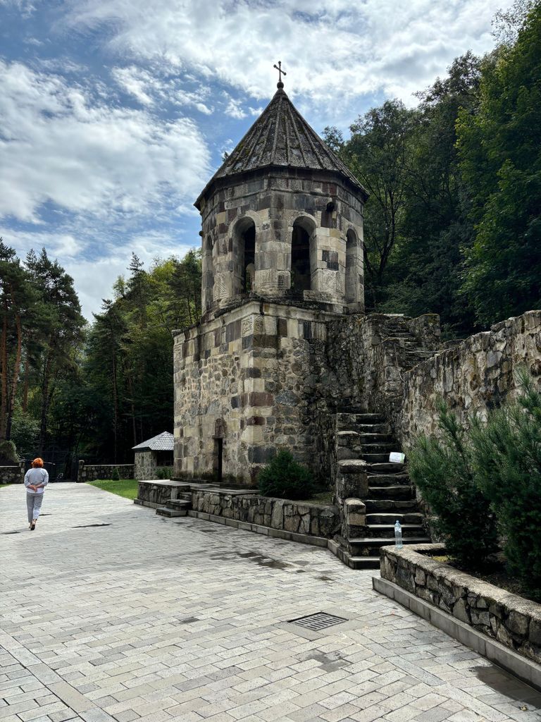 Bordschomi: Mineralwasserpark und Mzvani-Kloster