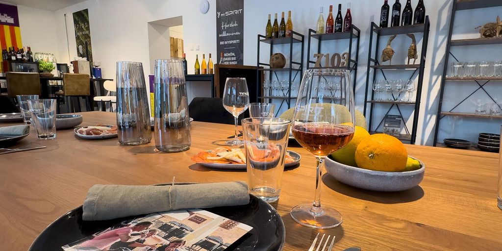 Neu-Ulm: Mallorquinische Wein- oder Ginverkostung mit Snacks