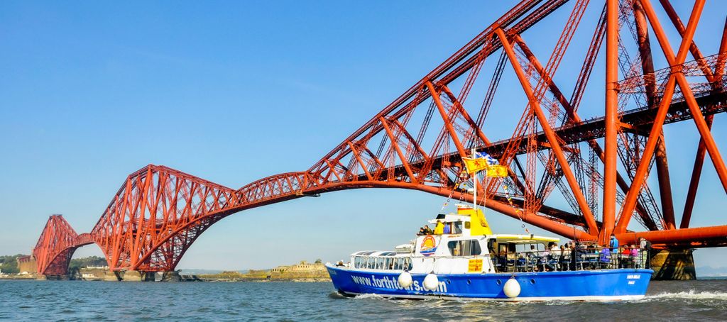 Edinburgh: "Firth of Forth" Three Bridges Sightseeing Cruise