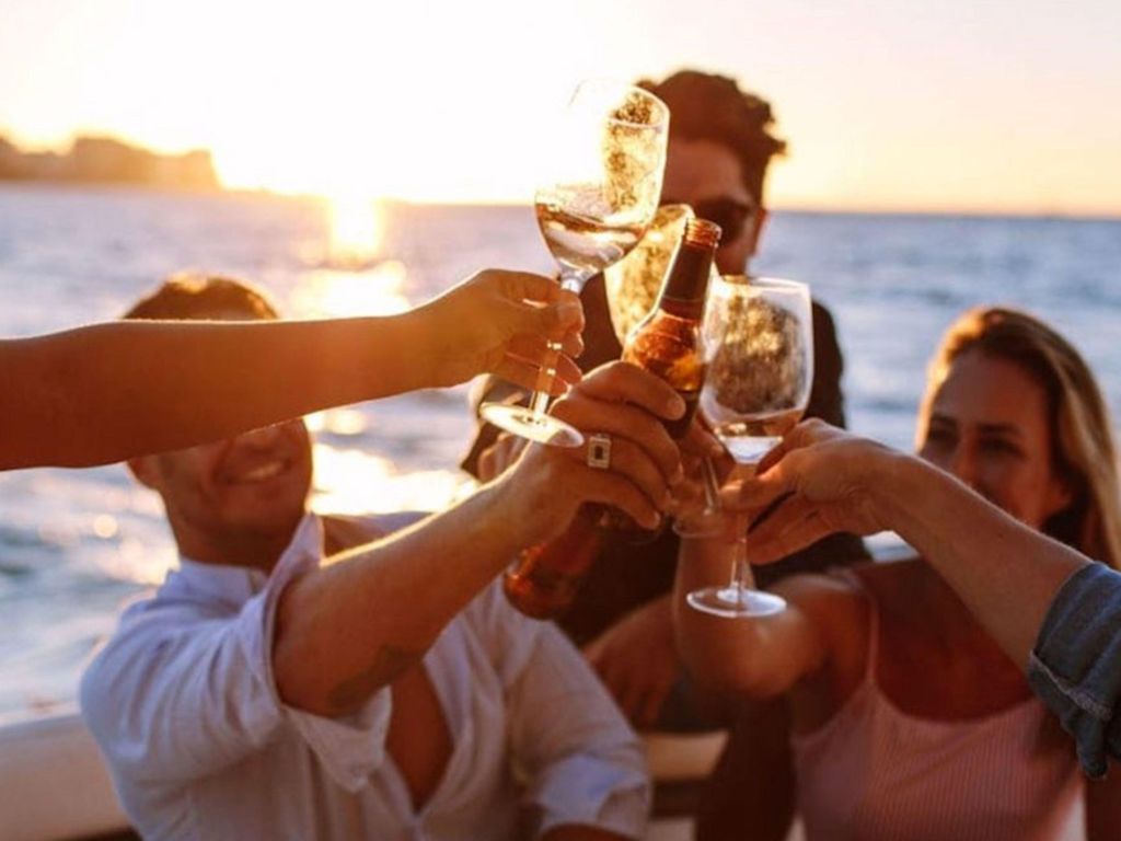 Wine Boat auf dem Luganersee. 1-stündige Bootsfahrt mit Weinprobe