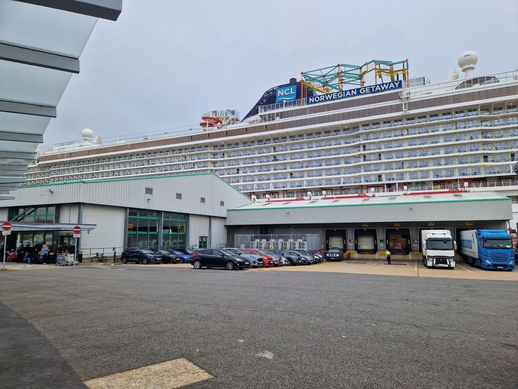 Southampton nach London über Sailsbury & Winchester Cathedral