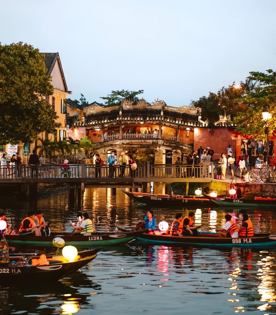 Hafen Chan May: Private Tagestour nach Hue/Hoi An/Goldene Brücke