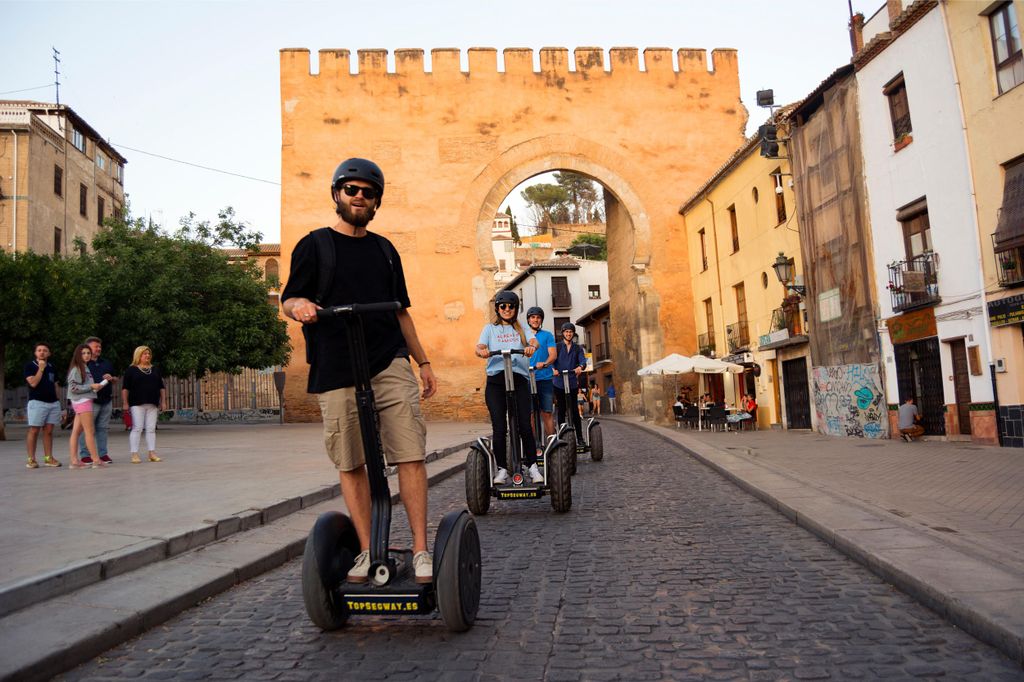 Granada: Geführte Segway-Tour durch das historische Stadtzentrum