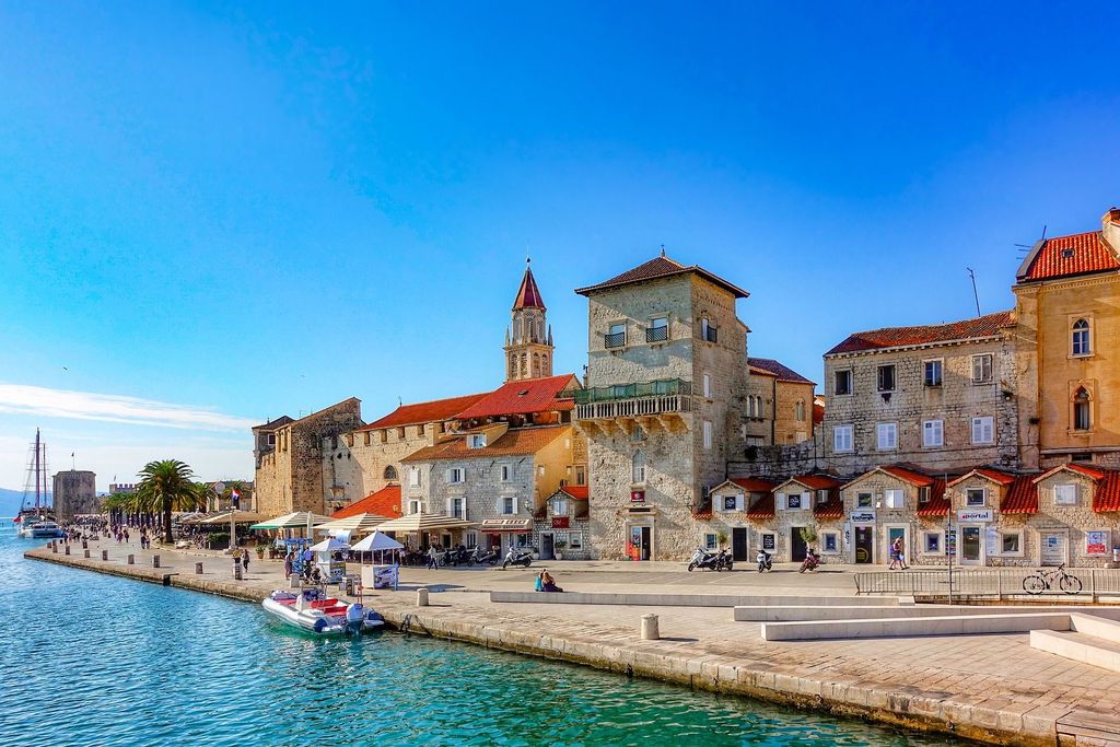 Split & Trogir: Kleingruppentour mit Bootsfahrt/Rücktransfer zum Hotel