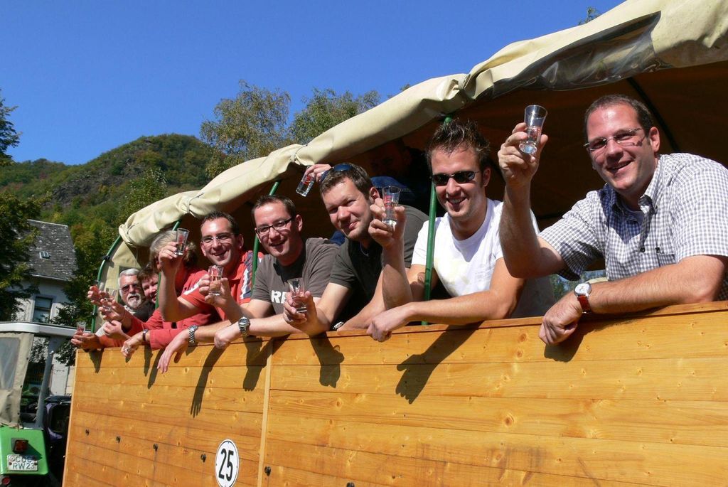 Bernkastel: Schiff- und Planwagenfahrt ab/bis Bernkastel-Kues