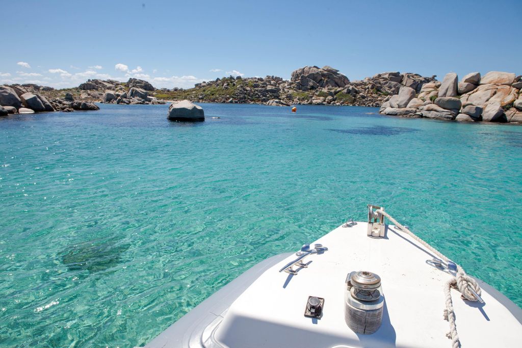 Von Santa Teresa Gallura: privates Beiboot mit Skipper