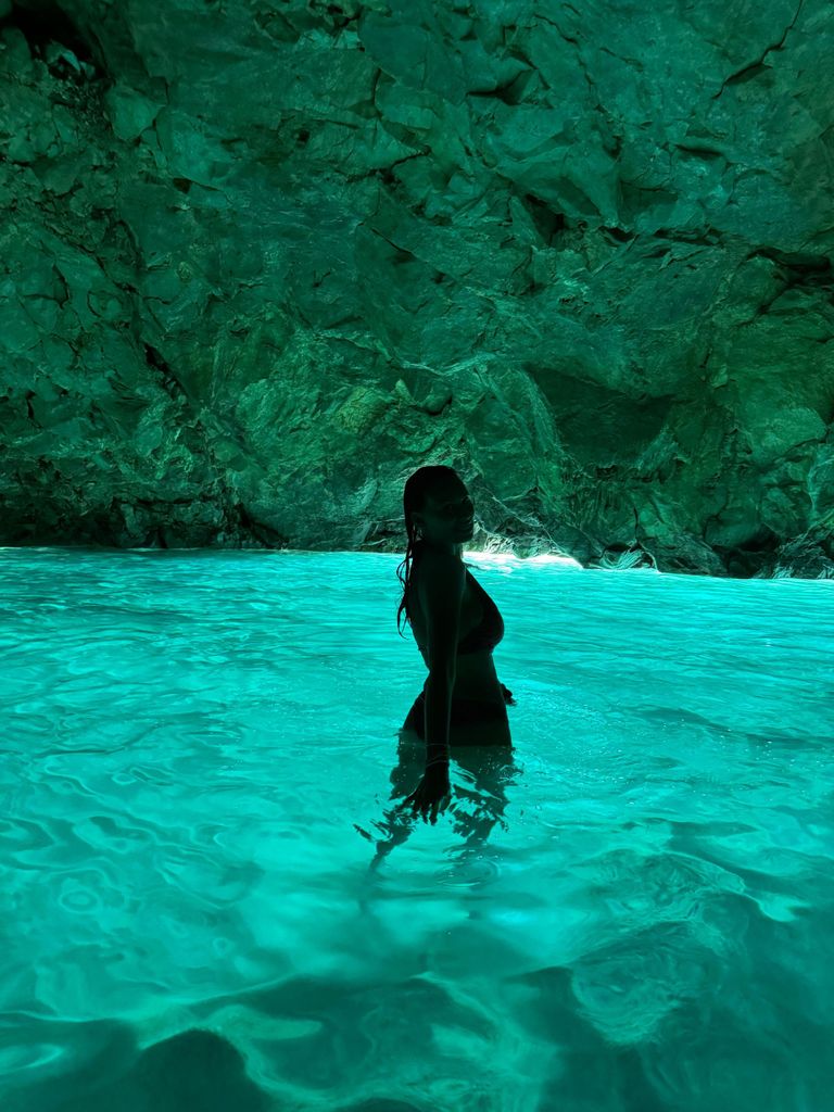 Vlore: Grama-Bucht & Karaburun-Höhlen 8-stündige Tour mit dem Schnellboot