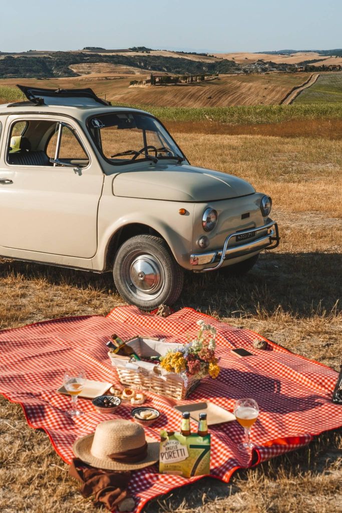 Val d'Orcia: Tour mit dem Fiat 500 und Picknick auf einem Pecorino-Bauernhof