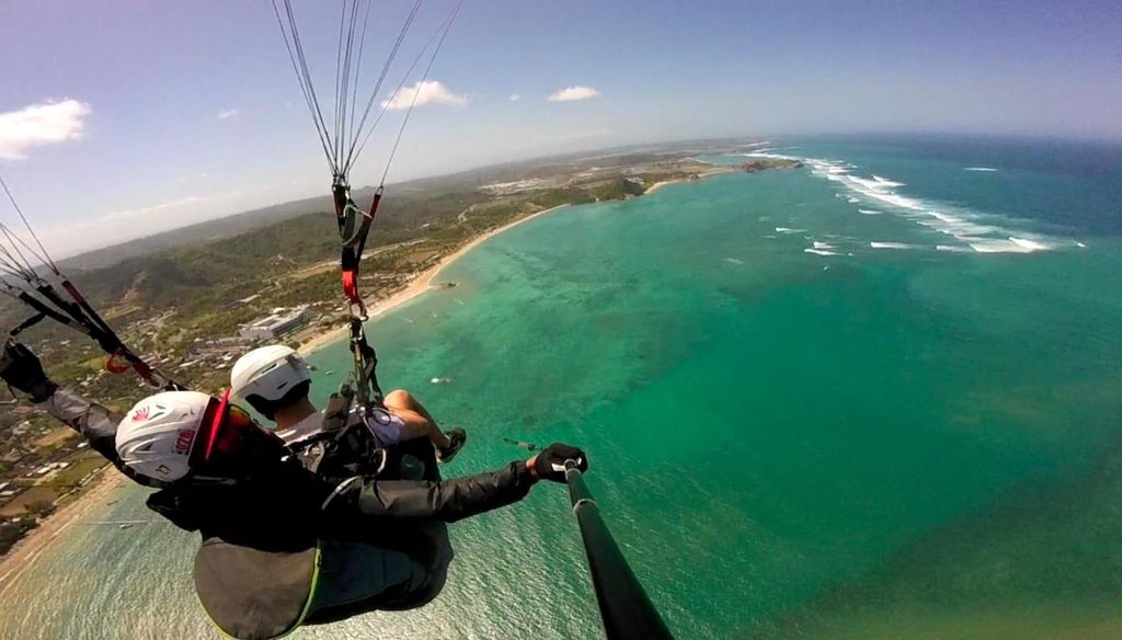 Lombok: Tandem-Paragliding mit Pilot & Strandtour