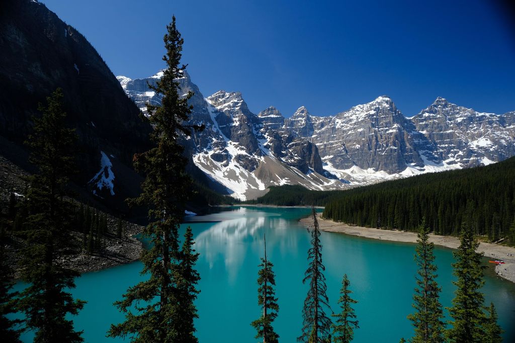 Calgary: Moraine Lake (optional Kanu) & Lake Louise in kleiner Gruppe