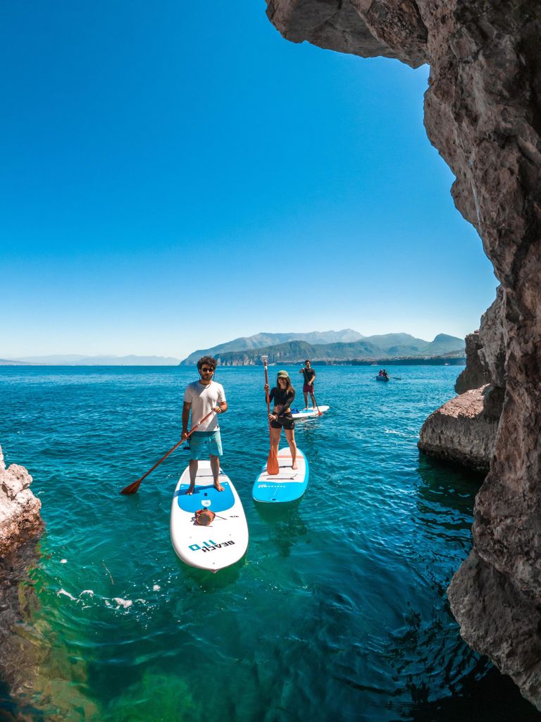 Sorrento: SUP Paddleboard Tour zu Bagni Regina Giovanna