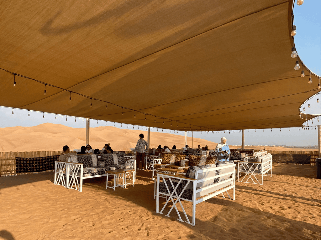 Dubai: Private Wüstenbuggy Tour, Kamelritt & Sandboarding