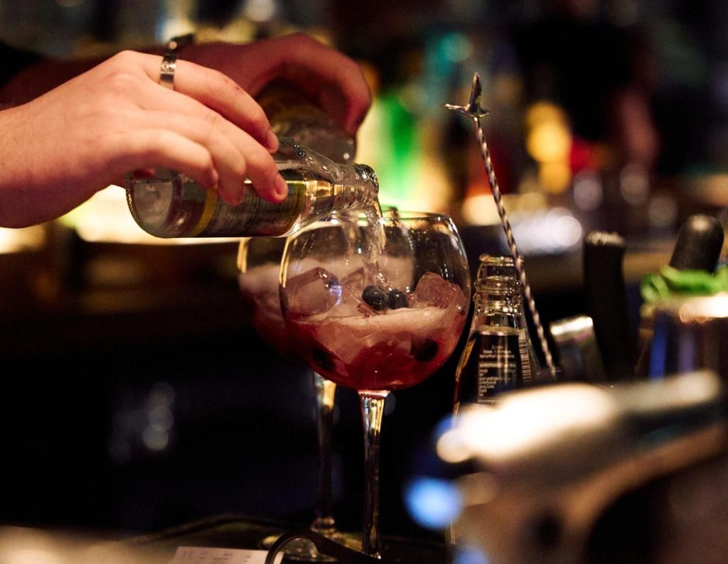 Bielefeld : Cocktailschulung & Barkeeper Kurs im LIV