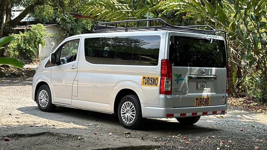 Transport von La Fortuna nach Tortuguero (La Pavona)