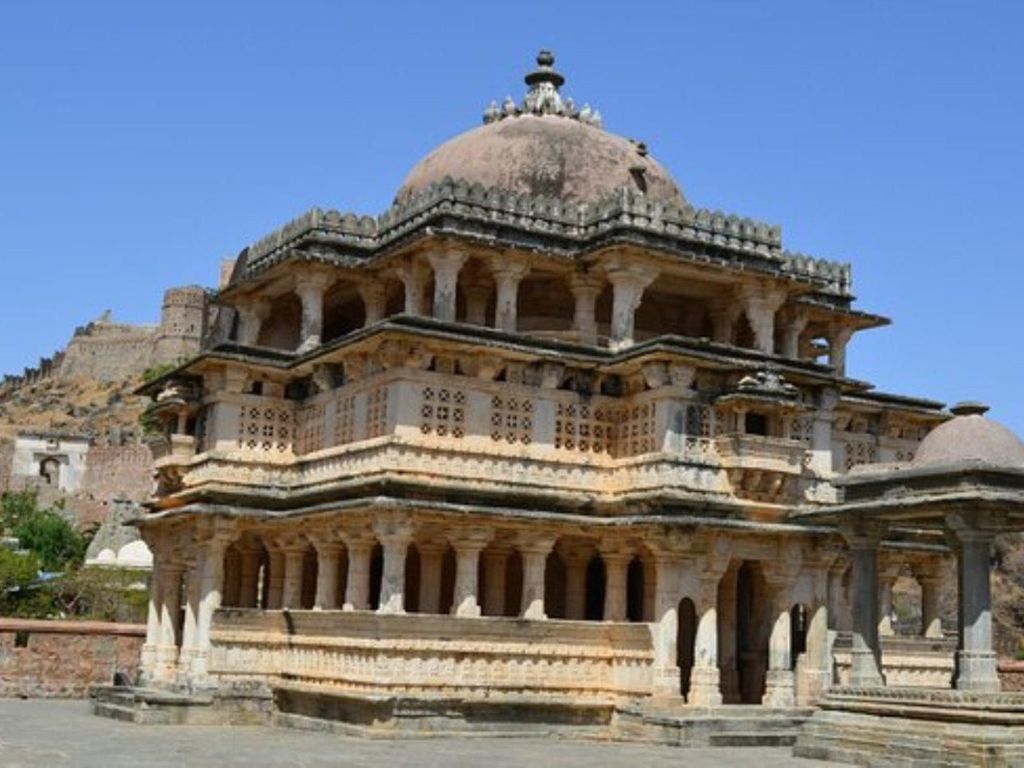 Kumbhalgarh Fort & Ranakpur Jain Temple Tour von Udaipur