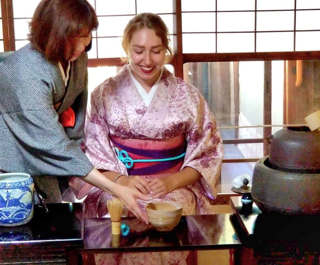 Kyoto: Teezeremonie im Tischstil in einem Kyo-Machiya