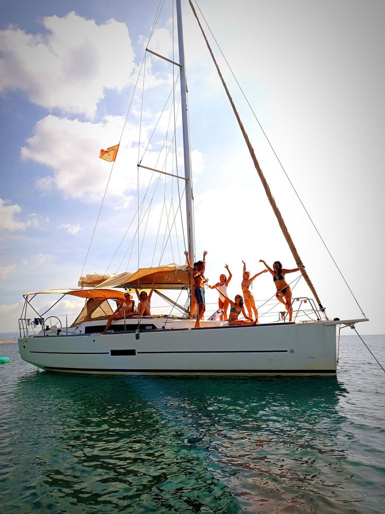 Alghero: Tägliches Segelerlebnis mit Mittagessen an Bord