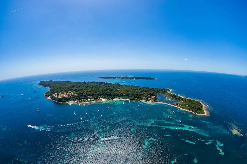 Von Mandelieu aus: Hin- und Rückfahrt mit der Fähre zur Insel St. Marguerite