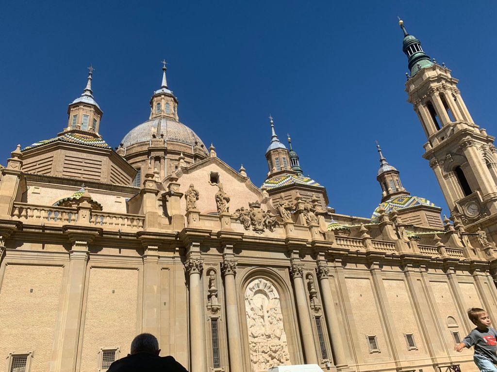 Zaragoza -Chinesisch sprechender Tourguide, Tour zu Fuß.