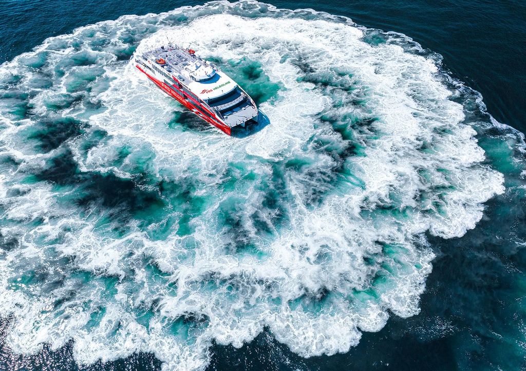 Ab Brunsbüttel: Katamaranfahrt nach Cuxhaven