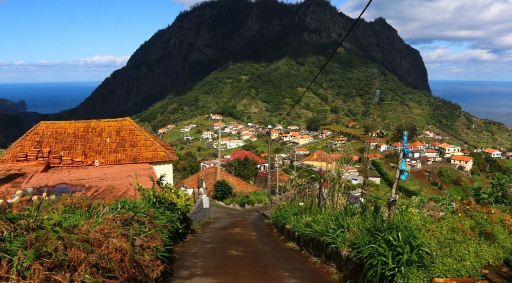 Madeira: Wanderung auf der Levada Referta und Markttour in Santo da Serra