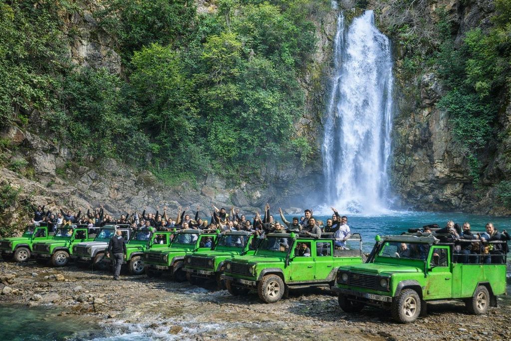 Antalya: Jeep-Safari und Ucansu-Wasserfälle, inkl. Mittagessen