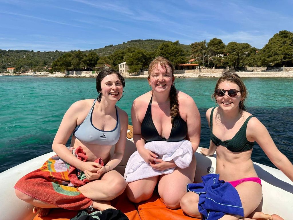Ab Split: Blaue Lagune, Trogir und Čiovo Bootstour mit Wein