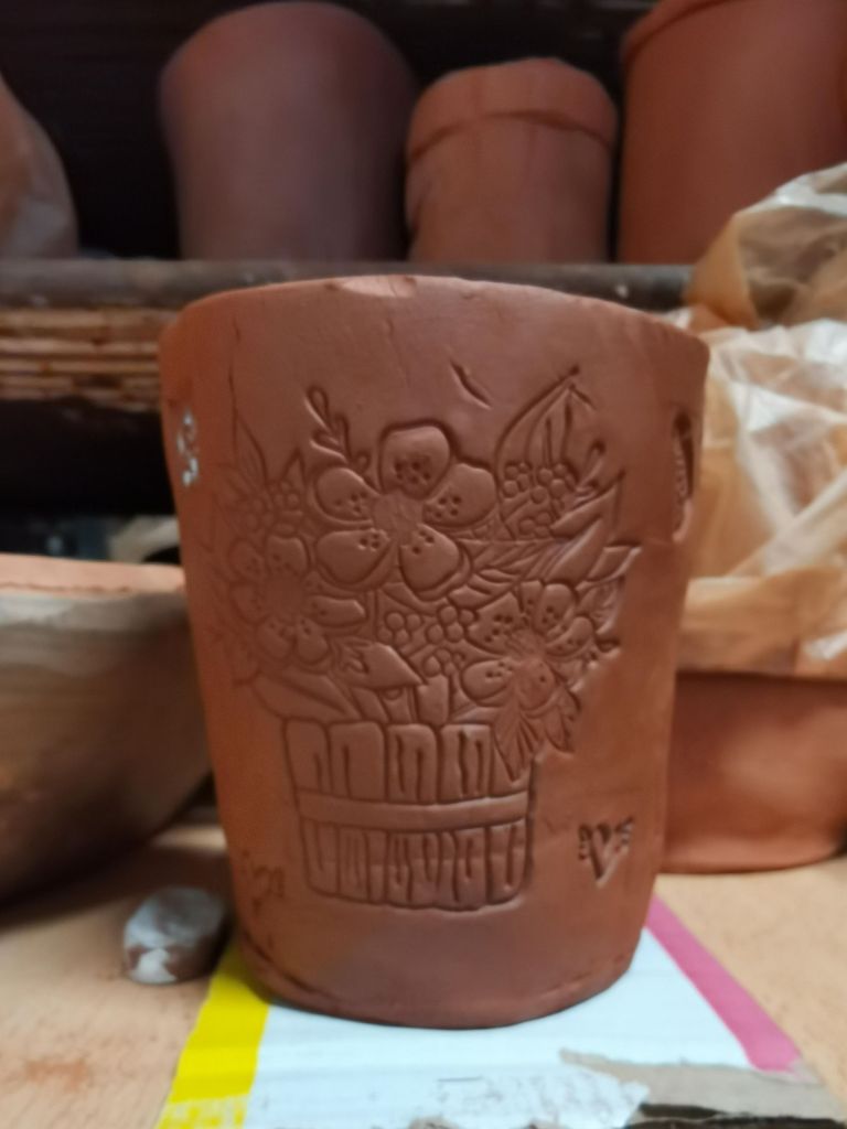 Besuch einer Keramikwerkstatt und Töpferkurs