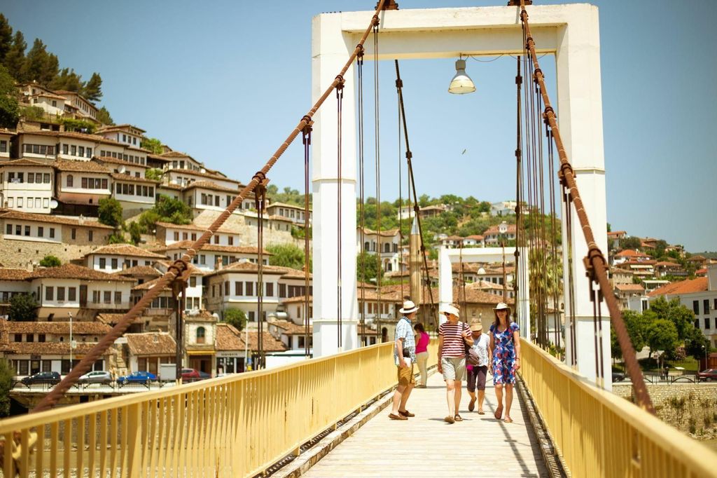 Ab Durrës: geführte Tagestour nach Berat mit Burgbesuch