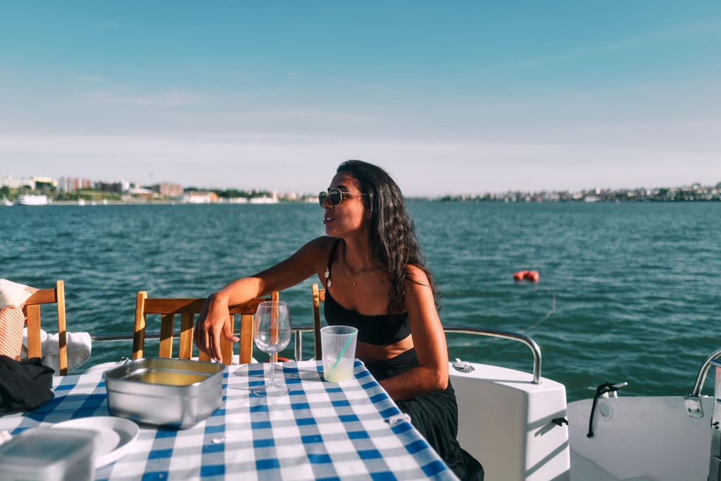 Lissabon: Private Luxus-Katamaran Tour mit Begrüßungsgetränk