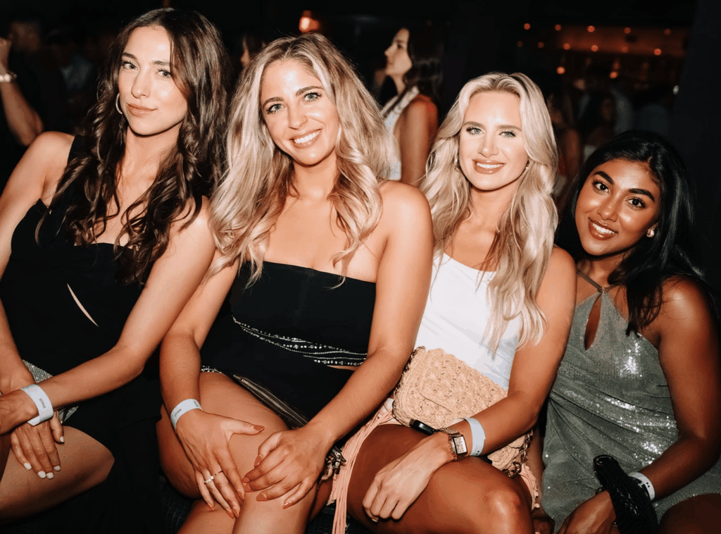 Ibiza: Cocktailkurs, Partybus und VIP-Club-Eintritt