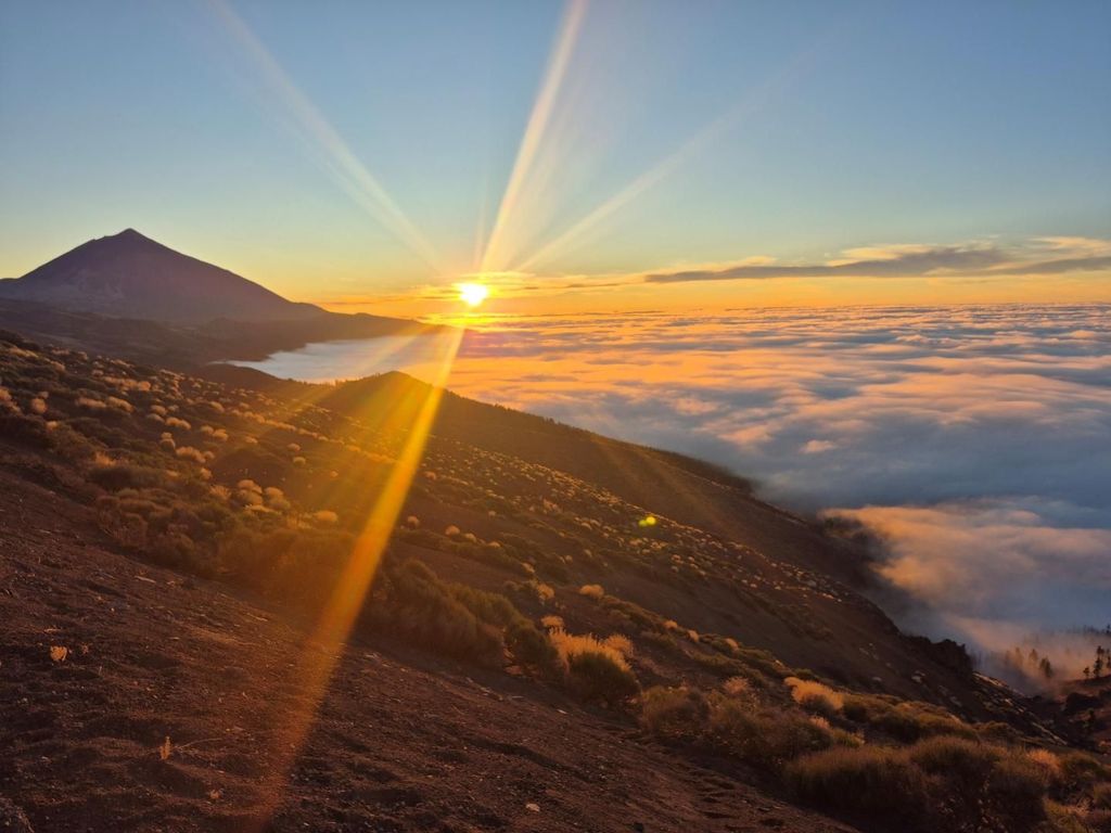Paragliding-Flug bei Sonnenuntergang vom Teide nach Puerto de la Cruz