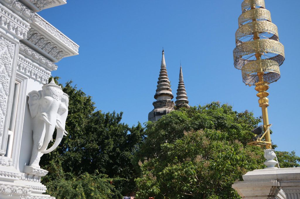 Von Phnom Penh aus: Oudongk Mountain und Koh Chen Island Tour