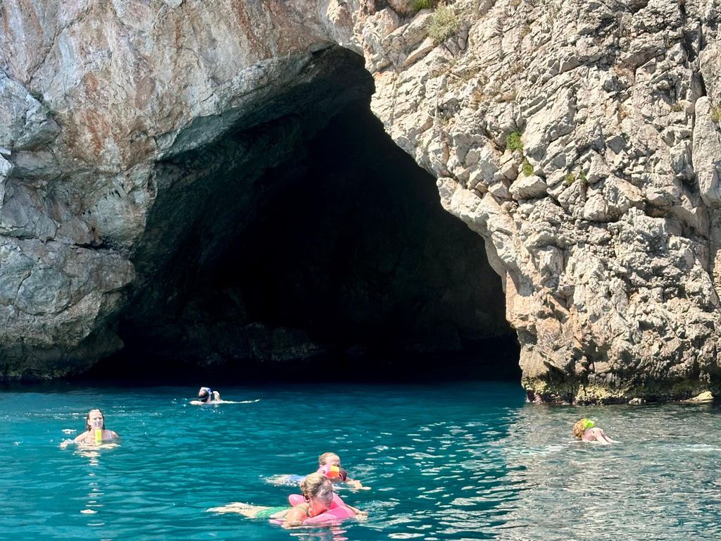 Nizza: Bootstour zur Mala-Höhle mit Schnorcheln