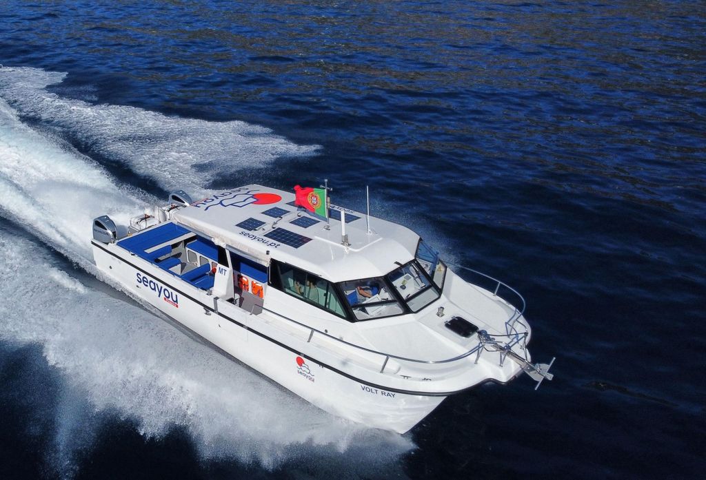 Funchal: Schnellkatamaran-Tour mit Halt in Calheta