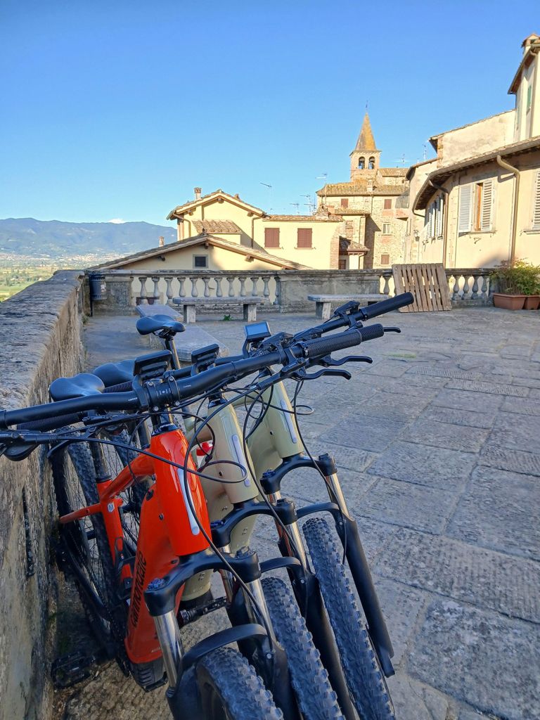 Anghiari und Citerna: Mit dem E-Bike durch die schönsten Dörfer Italiens