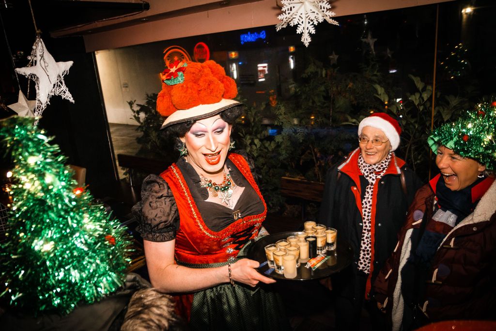 Freiburg: Weihnachtliche Drag-Show-Wanderung mit Betty Barbecue