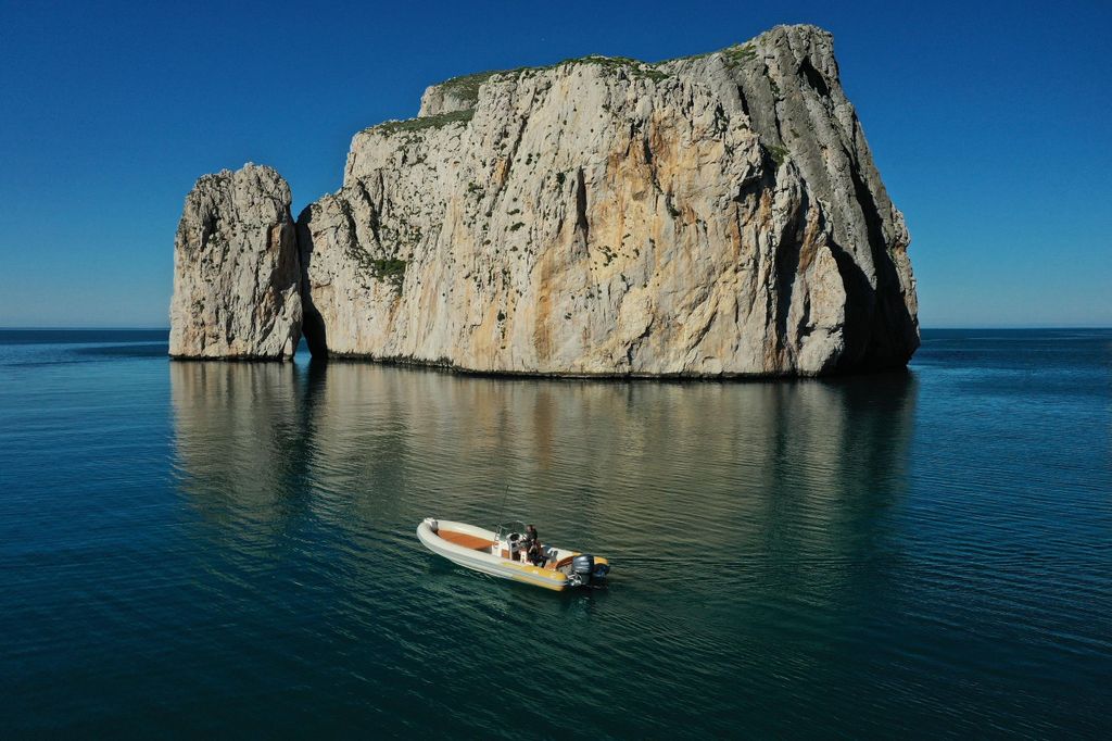 Buggerru: Bootsausflüge Minen im Blau
