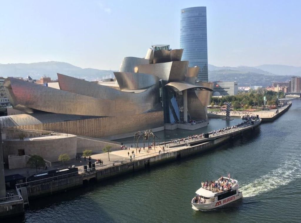 Bilbao & Guggenheim Museum von Vitoria aus