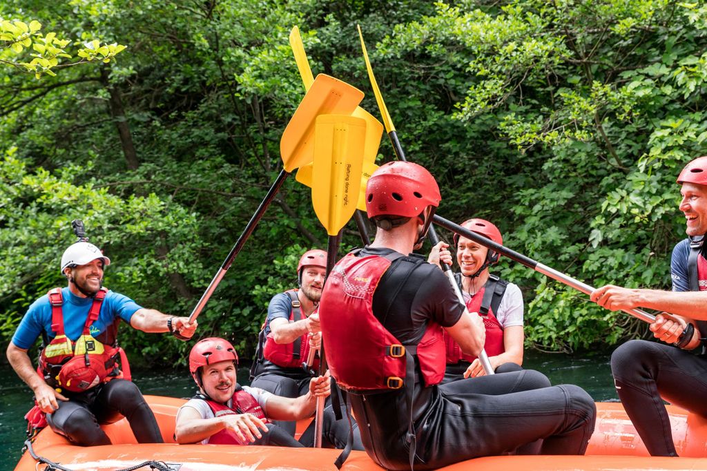 Split: Premium-Rafting, Höhlenerkundung, Klippenspringen und Picknick