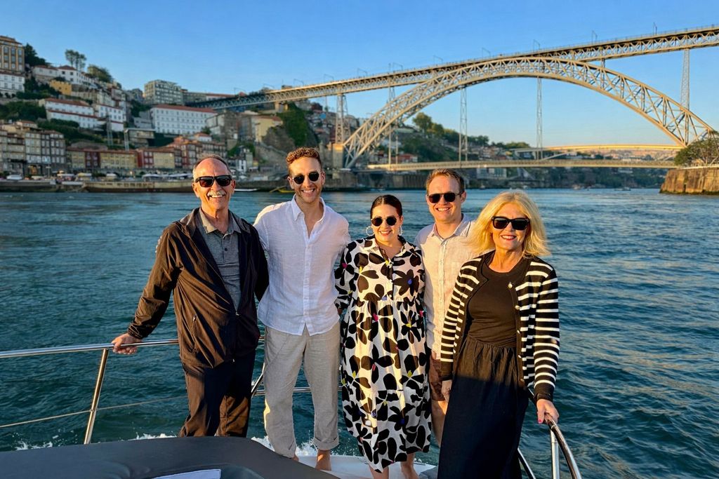 Porto: Flussfahrt auf dem Douro mit 6 Brücken und Getränk (Kleingruppe)