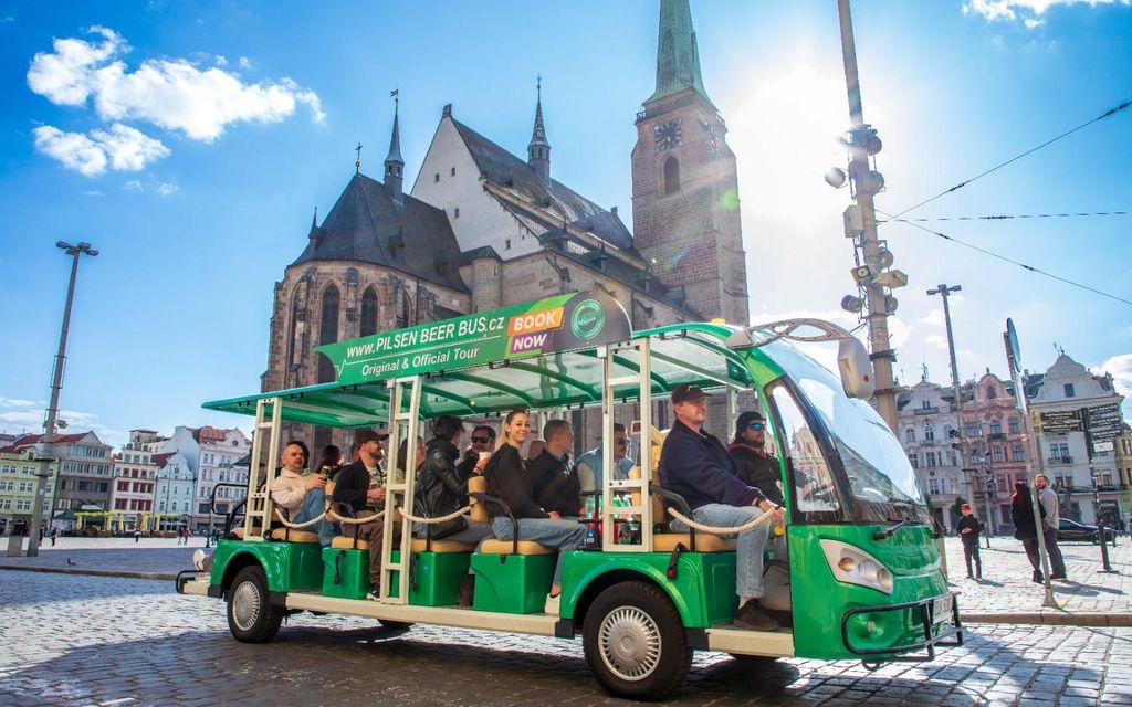 Pilsen: Party im Pilsner Bierbus mit Musik und kaltem Bier