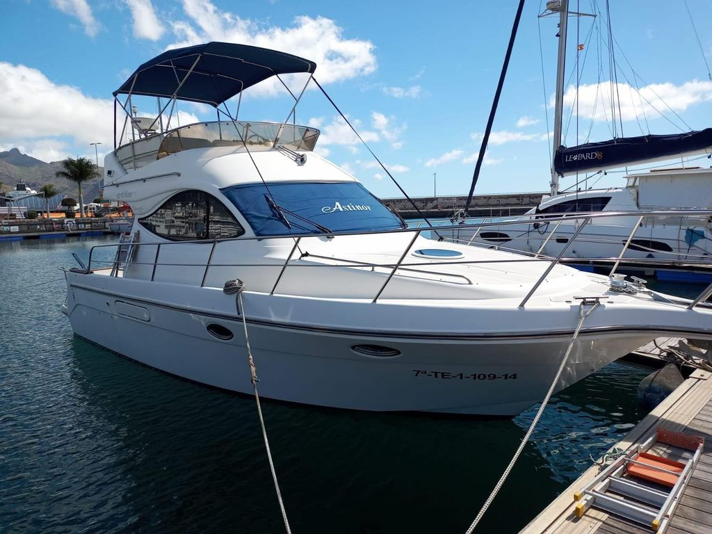 Private Motorboote für bis zu 22 Passagiere