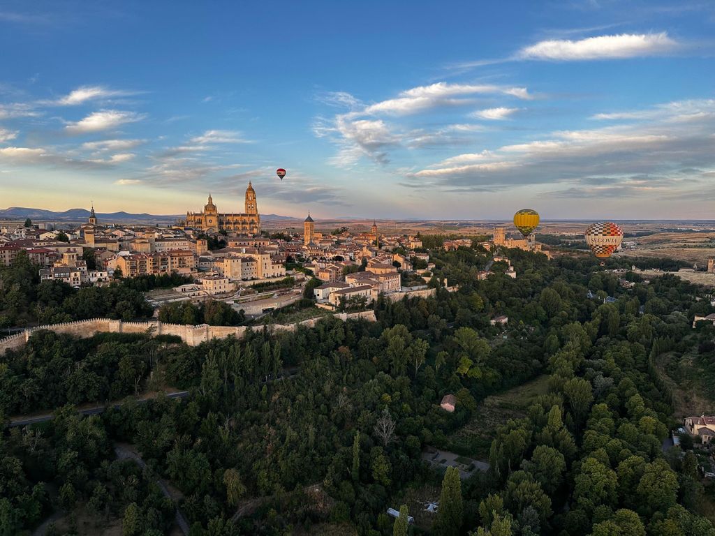 Segovia: Heißluftballonfahrt mit Cava-Toast