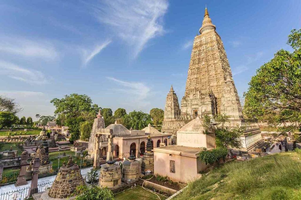 BODHGAYA TOUR MIT ÜBERNACHTUNG UND DUNGESHWARI HÖHLE