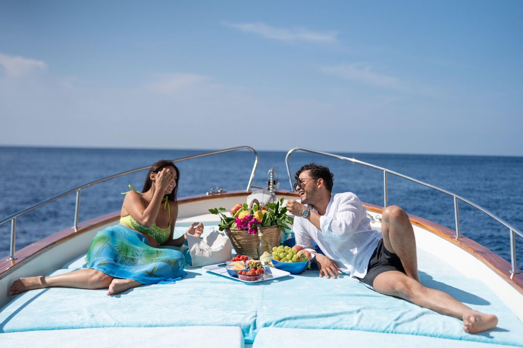 Capri: Gozzo-Bootstour mit frischen Tomaten