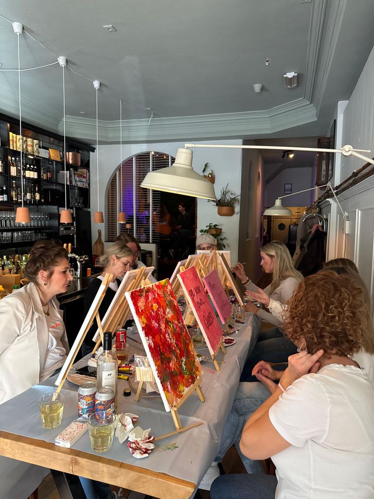 Groningen: Sip and Paint mit unbegrenzten Getränken