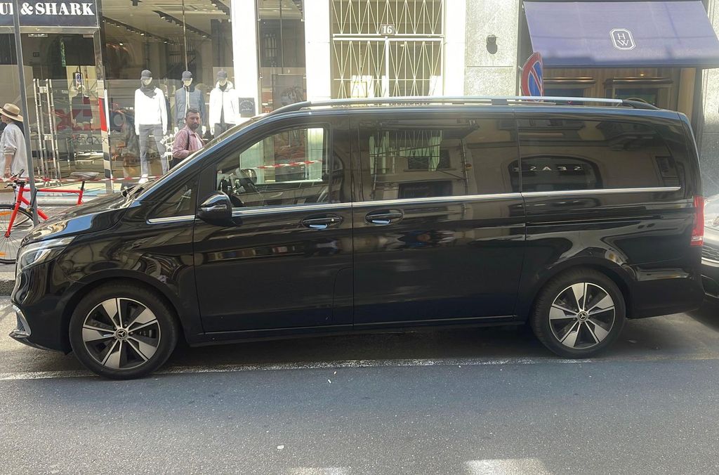 Mailand Transfer von der Stadt zum Serravalle Design Outlet MINIVAN