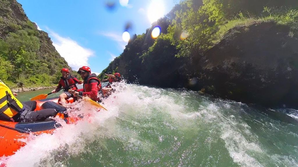 Rafting auf dem Fluss Drin i Zi von Tirana